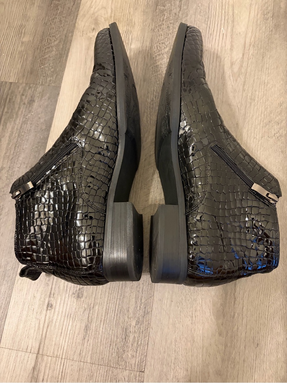 Santimon Men's Black Patent Croc-Embossed Leather Chelsea Boots - Picture 3 of 8